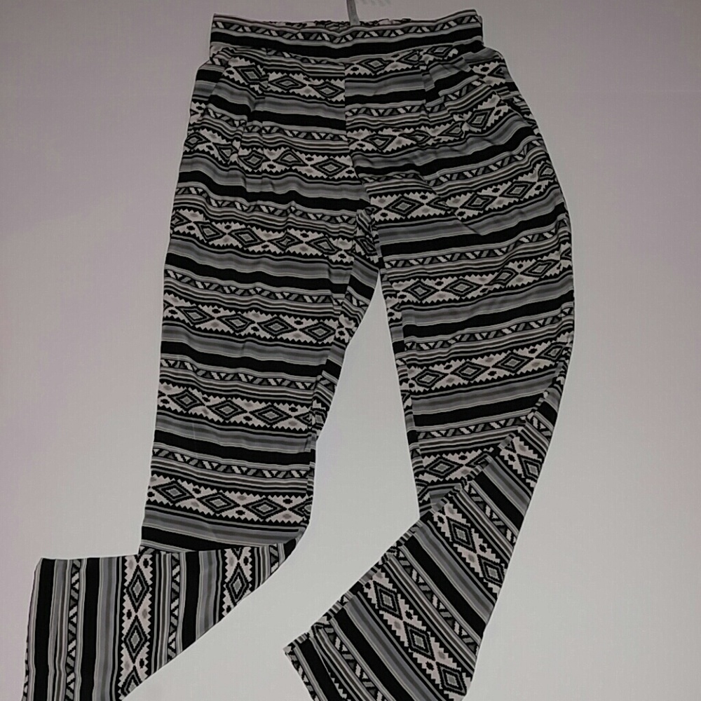 NWT B Sharp Aztec Tribal print legging pants S